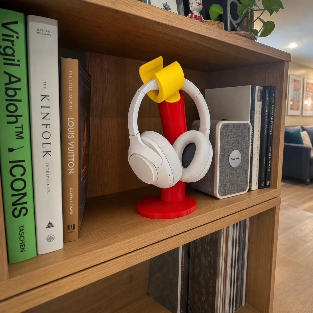 Gaming Headphone Stand - Bookshelf Display