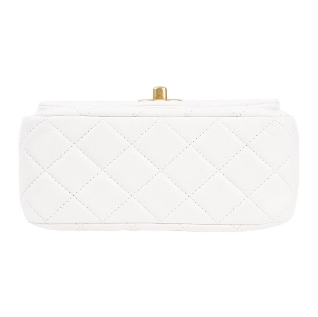 CHANEL★(大人気で即完売)小さい金のボール、定番の菱形金ボタンチェーンストラップ調節可能、羊革、斜め掛けショルダーバッグ、ミニ、レディース、ブラック、ホワイト