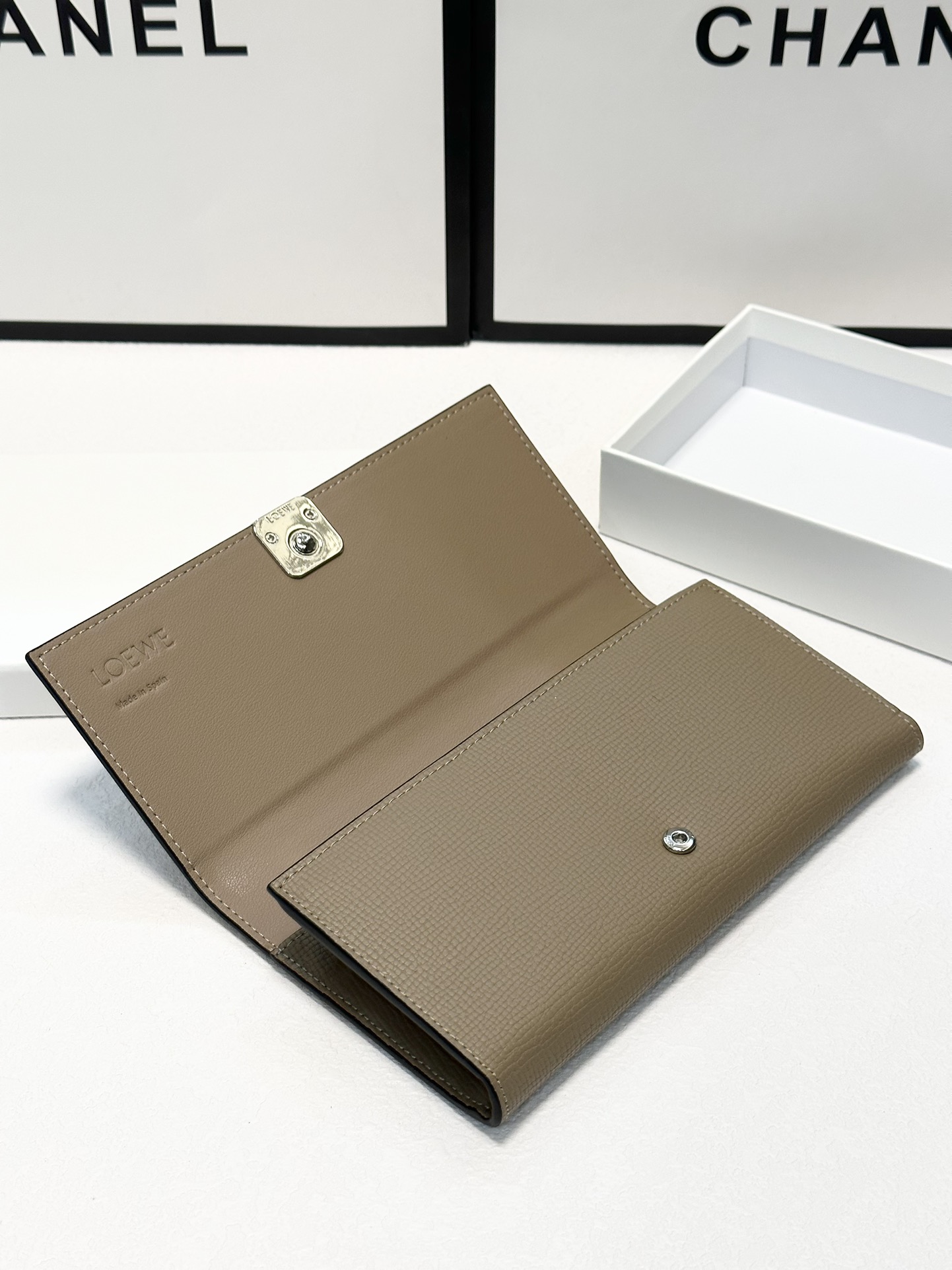 LOEWE アナグラム コンチネンタルウォレット