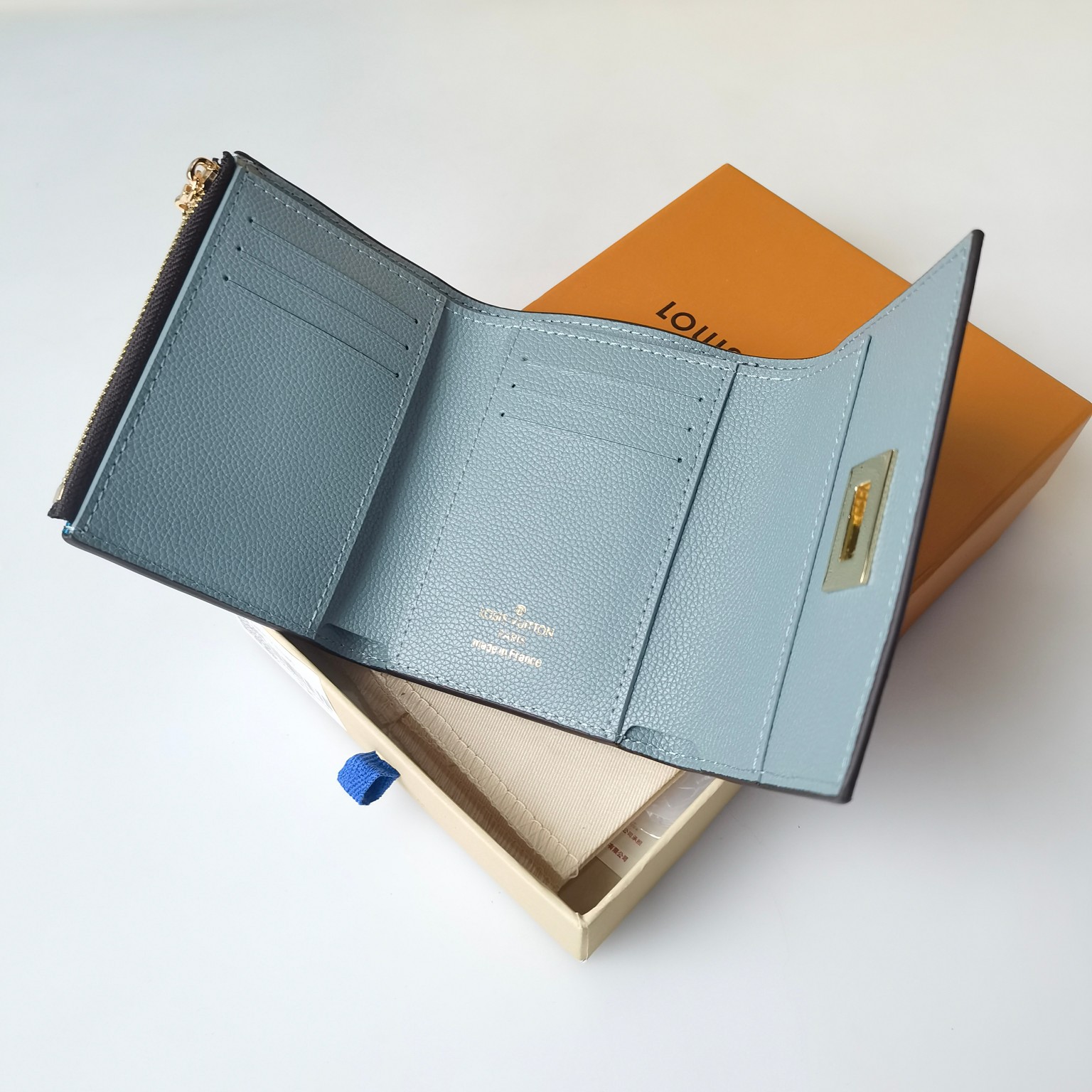 日本先行品 すぐ届 LouisVuitton ポルトフォイユ ヴィクトリーヌ