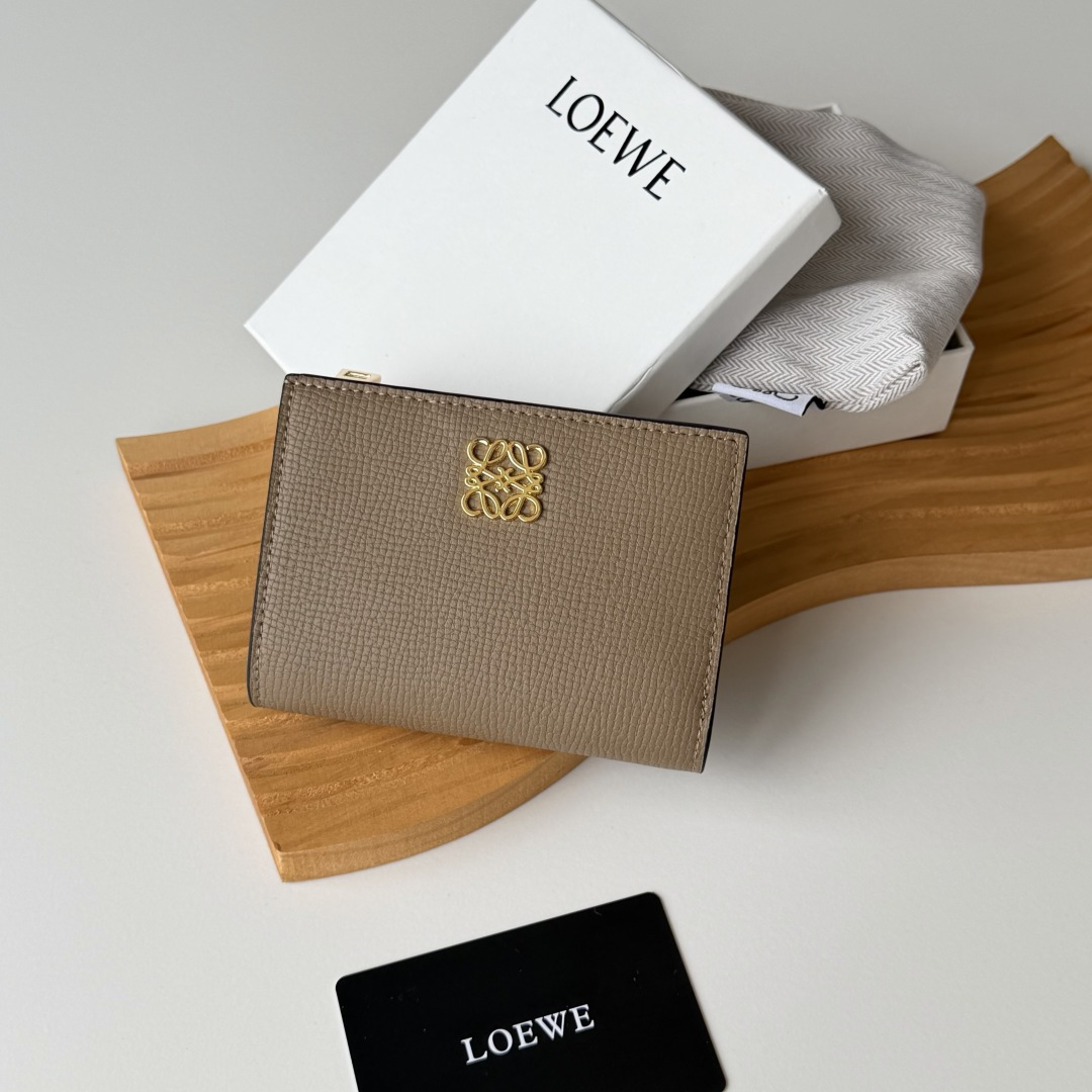 LOEWE アナグラム コンパクトウォレット 二つ折り財布 トープ ゴールド金具