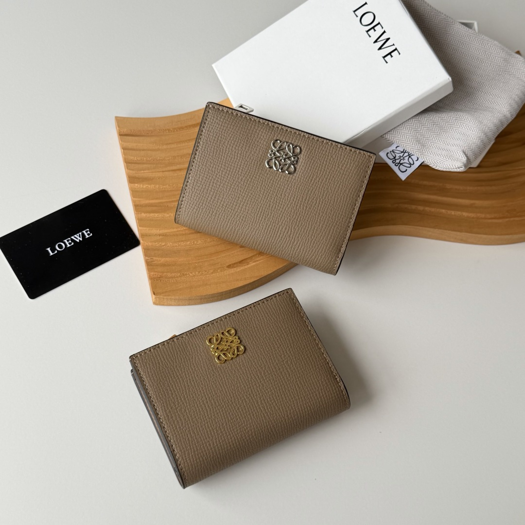 LOEWE アナグラム コンパクトウォレット 二つ折り財布 トープ 金具バリエーション
