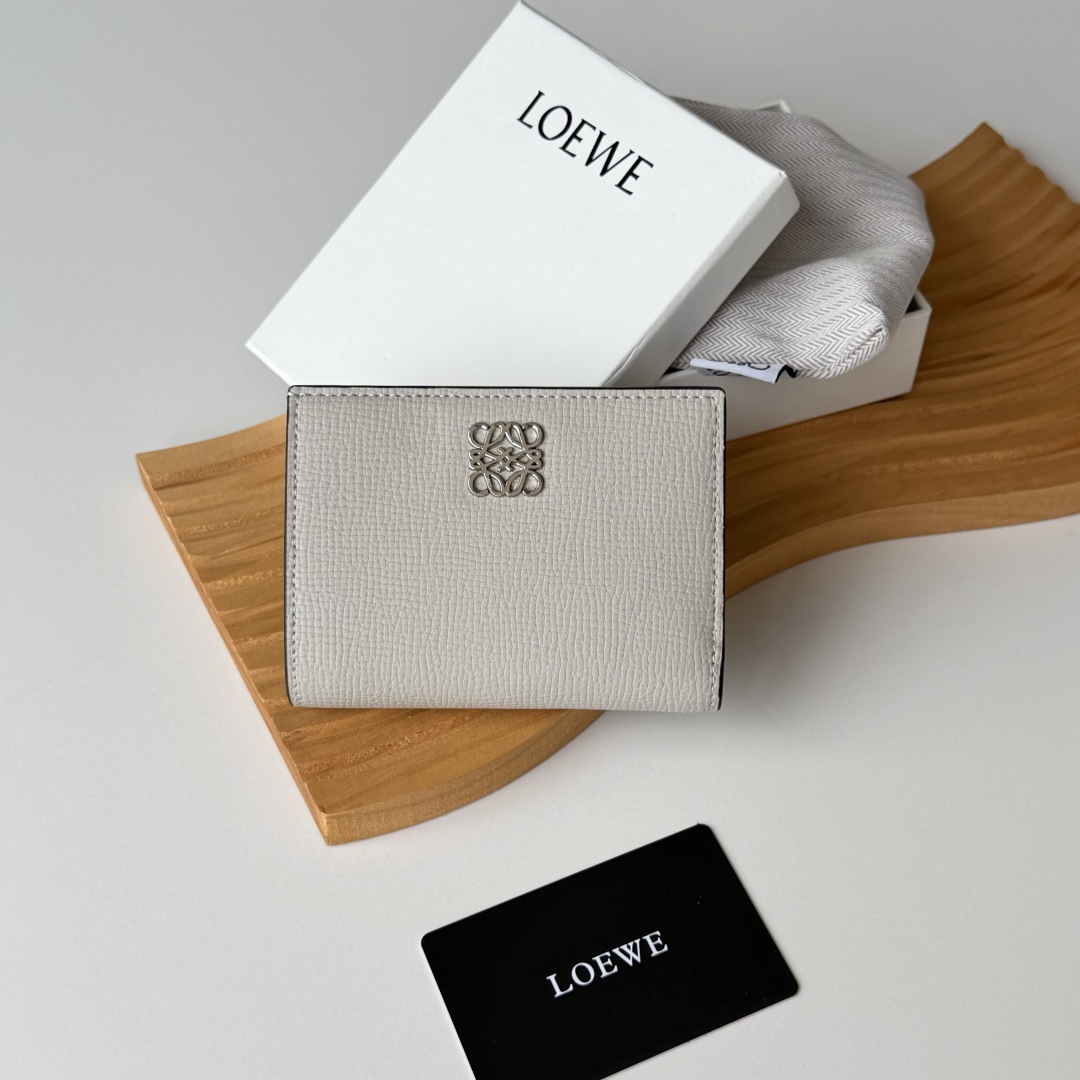 LOEWE アナグラム コンパクトウォレット 二つ折り財布 アイボリー シルバー金具