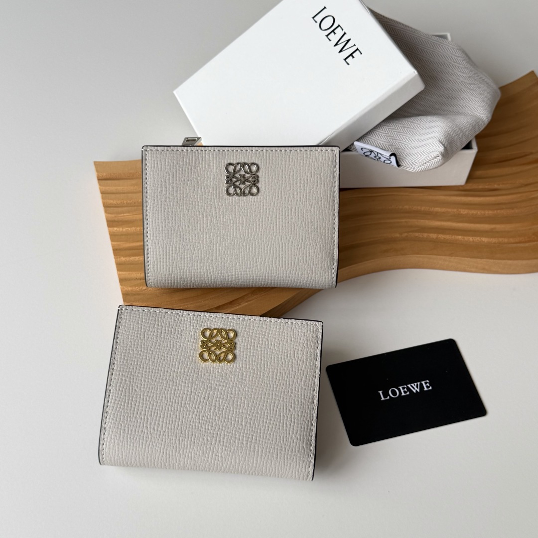LOEWE アナグラム コンパクトウォレット 二つ折り財布 商品画像9