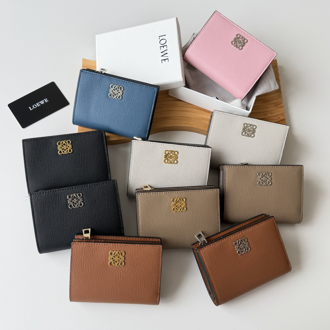 LOEWE アナグラム コンパクトウォレット 二つ折り財布 商品画像1