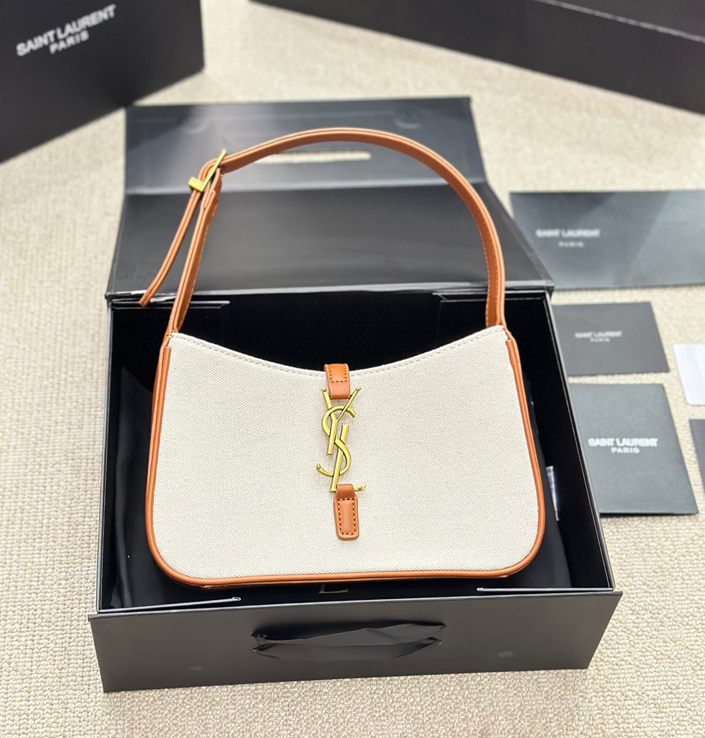 SAINT LAURENT LE 5 À 7 キャンバスとレザーのハンドバッグ
