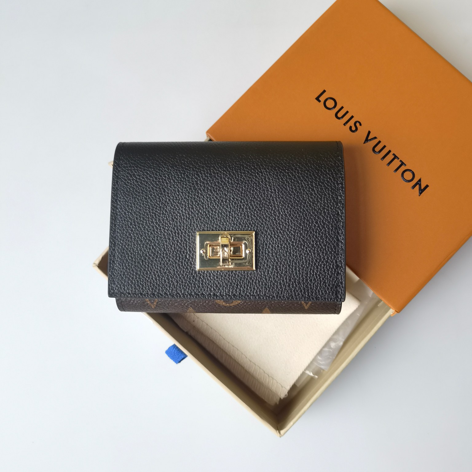 日本先行品 すぐ届 LouisVuitton ポルトフォイユ ヴィクトリーヌ