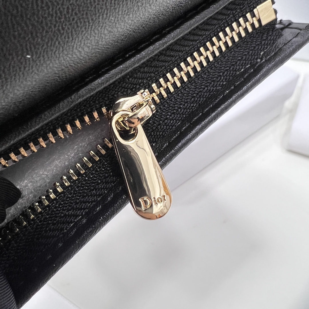 Diorコーナーの秋冬最新型出荷！【入手困難】