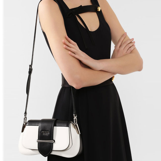 【累積売上総額第１位！】【PRADA】プラダ ショルダーバッグ 1BD168 2AIX F0964 PATTINA パッティーナ サフィアーノ BIANCO+NERO 黒 白 2WAY ハンドバッグ 斜めがけ クロスボディ ギフト プレゼント レザー ロゴ