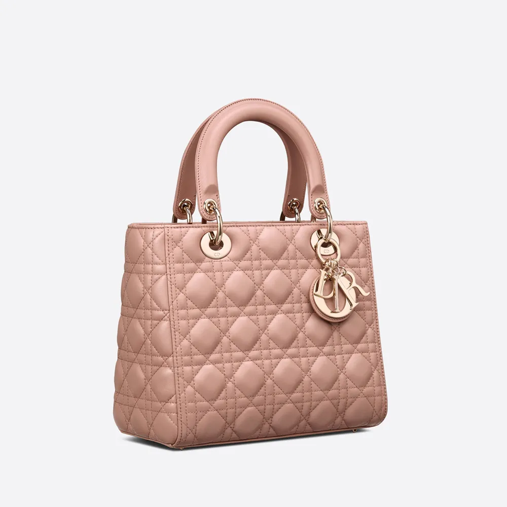 🔥限定17個！売り切れ次第終わり！【DIOR |公式サイトは正規品】🛍️BAILA（バイラ）掲載💓中村アン愛用👛新作LADY DIOR ミディアムバッグ！ご注文はお早めに！💨