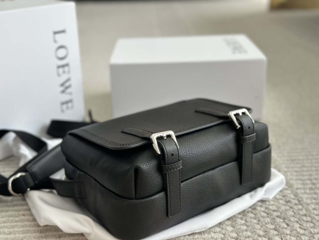 LOEWE バッグ MILITARY MESSENGE ミリタリー B553A72X22