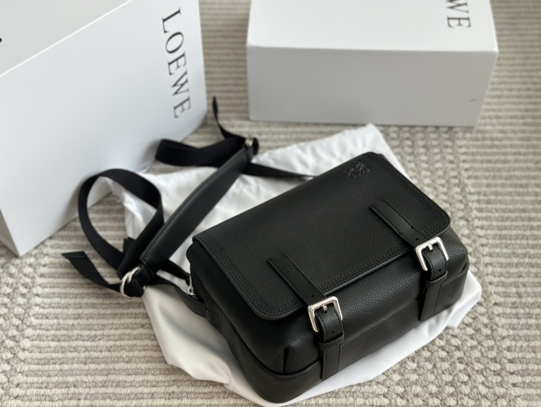 LOEWE バッグ MILITARY MESSENGE ミリタリー B553A72X22