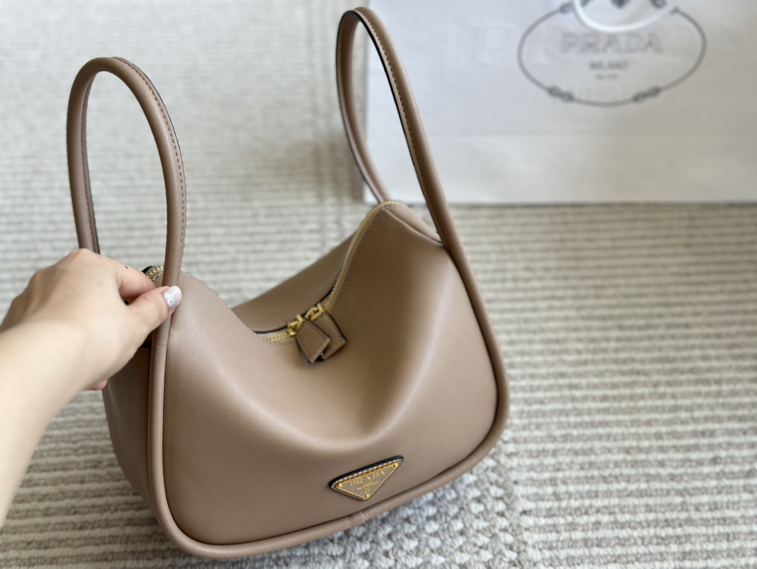 PRADA★ソフトグレインレザー ハンドバッグ