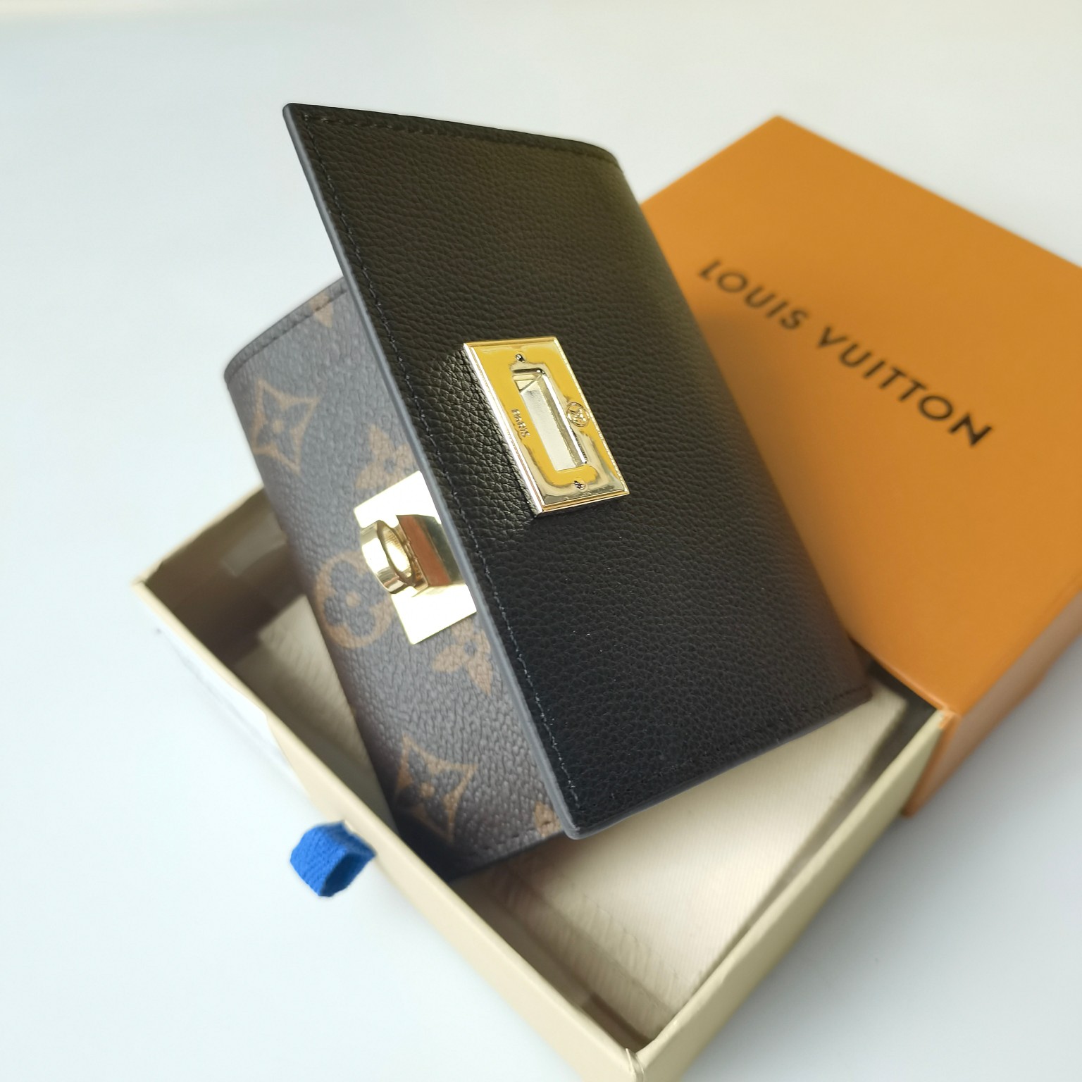 日本先行品 すぐ届 LouisVuitton ポルトフォイユ ヴィクトリーヌ