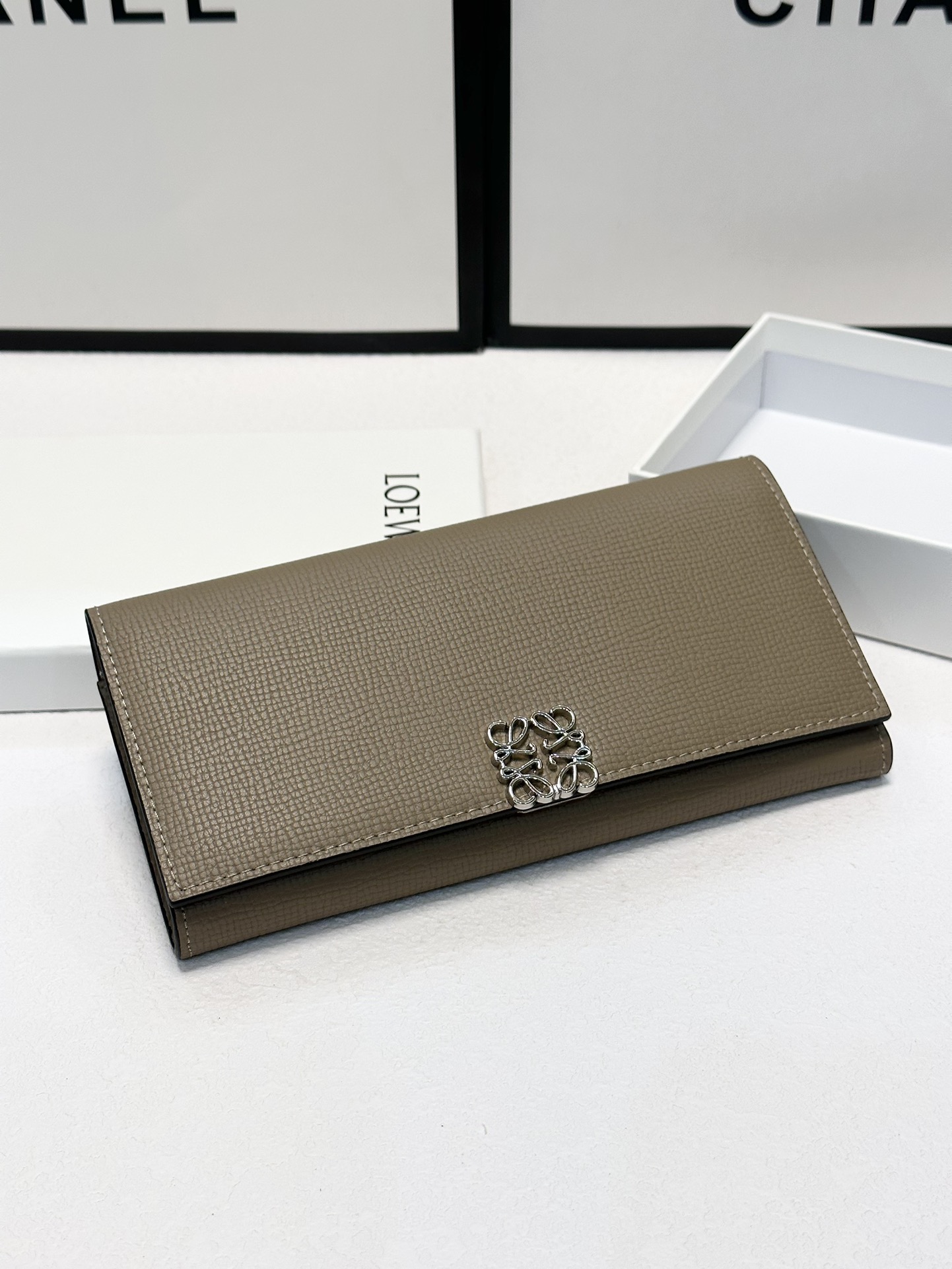 LOEWE アナグラム コンチネンタルウォレット