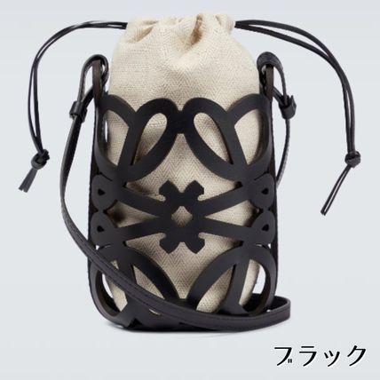最旬♪LOEWE アナグラムカットアウト ポケット