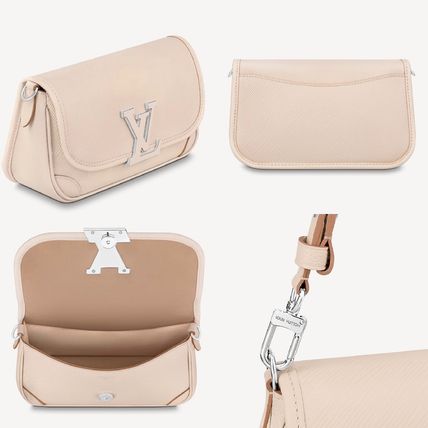 LOUIS VUITTON エピ・レザー ビュシ NM ショルダーバッグ