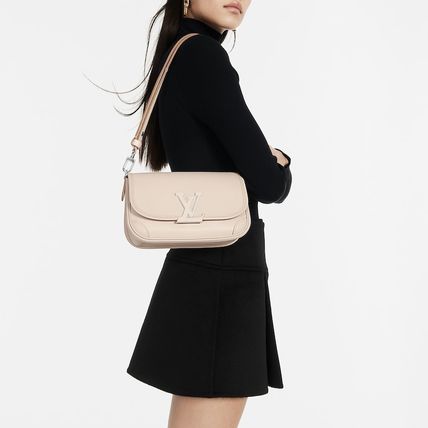 LOUIS VUITTON エピ・レザー ビュシ NM ショルダーバッグ