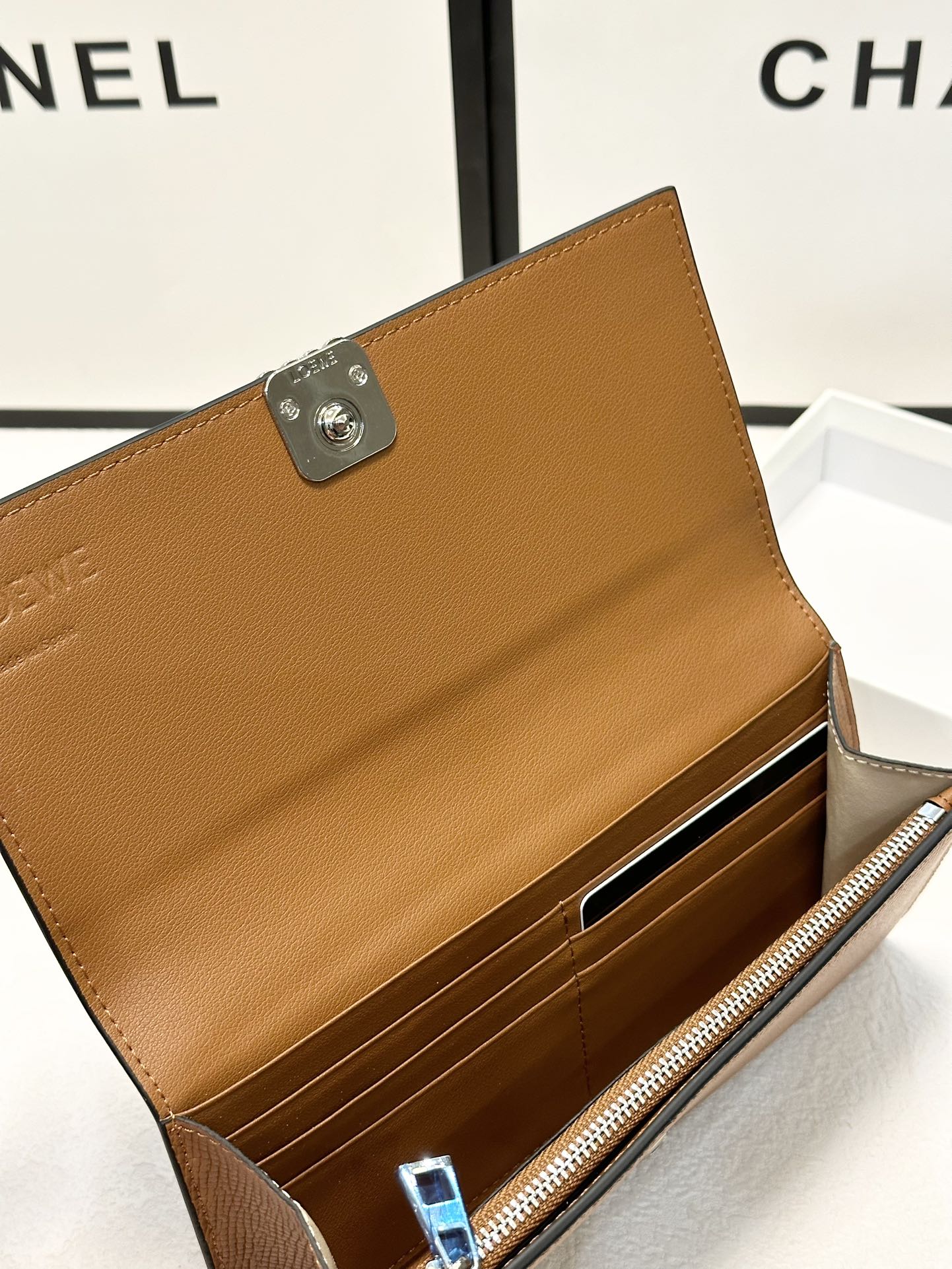 LOEWE アナグラム コンチネンタルウォレット