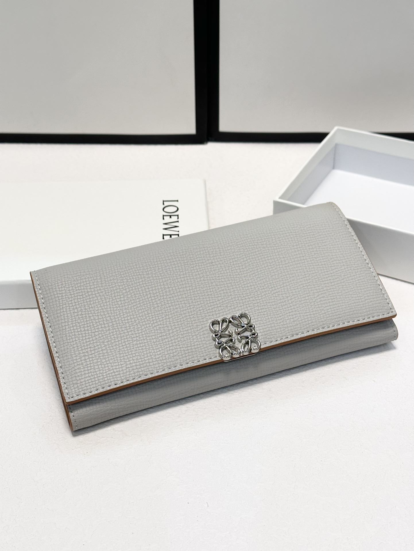LOEWE アナグラム コンチネンタルウォレット