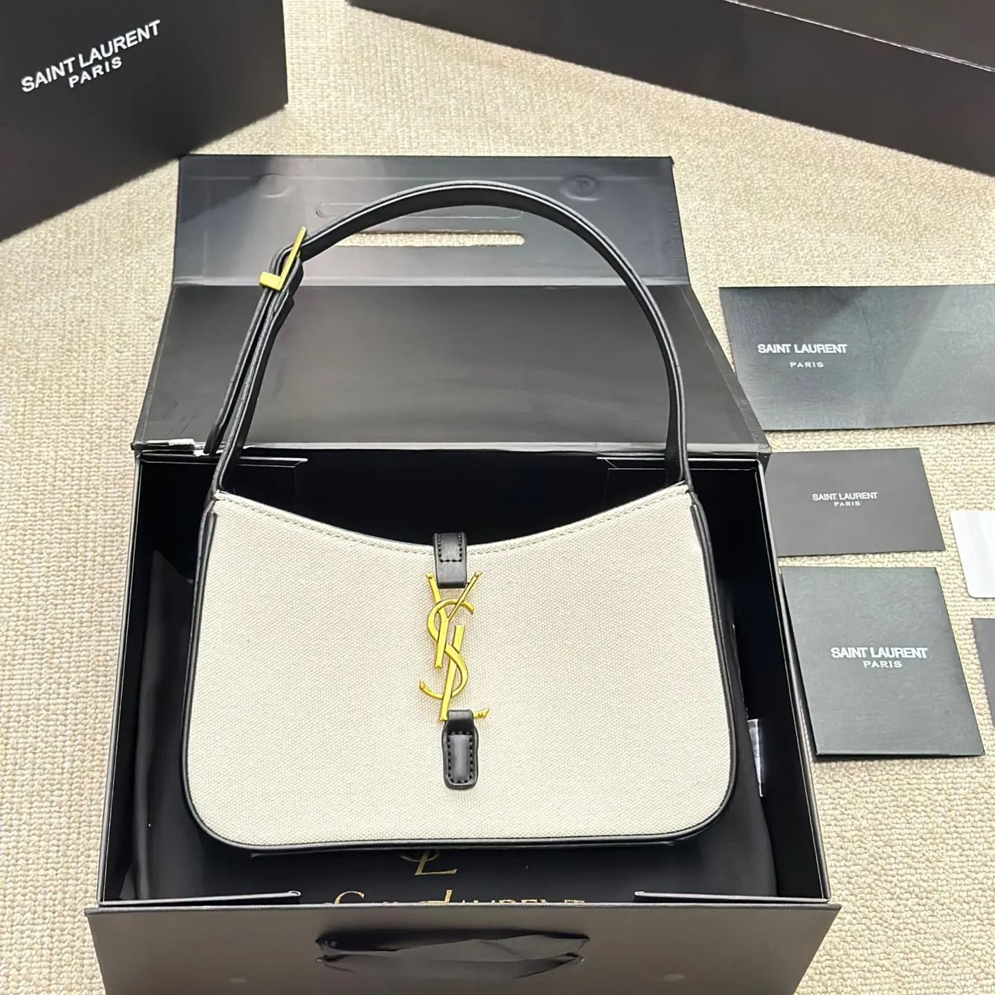 SAINT LAURENT LE 5 À 7 キャンバスとレザーのハンドバッグ