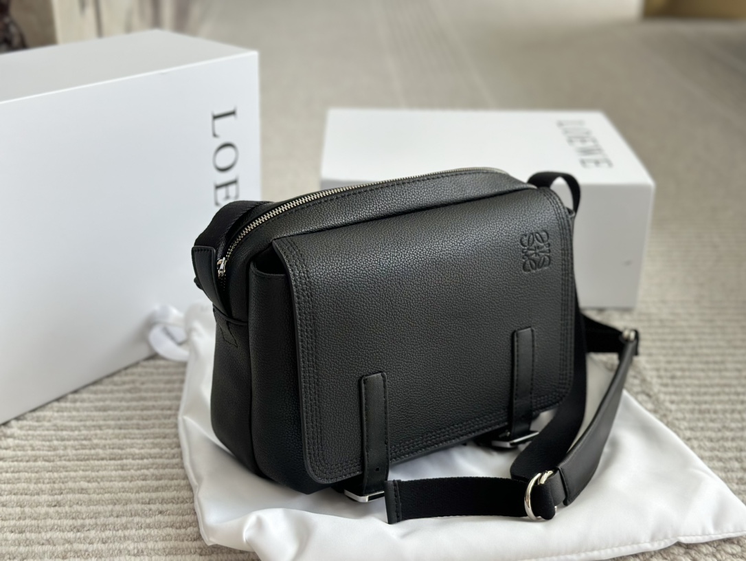LOEWE バッグ MILITARY MESSENGE ミリタリー B553A72X22
