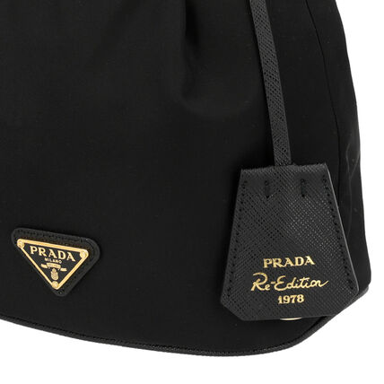 PRADA トライアングルロゴとRe-Edition 1978レザーキーリング