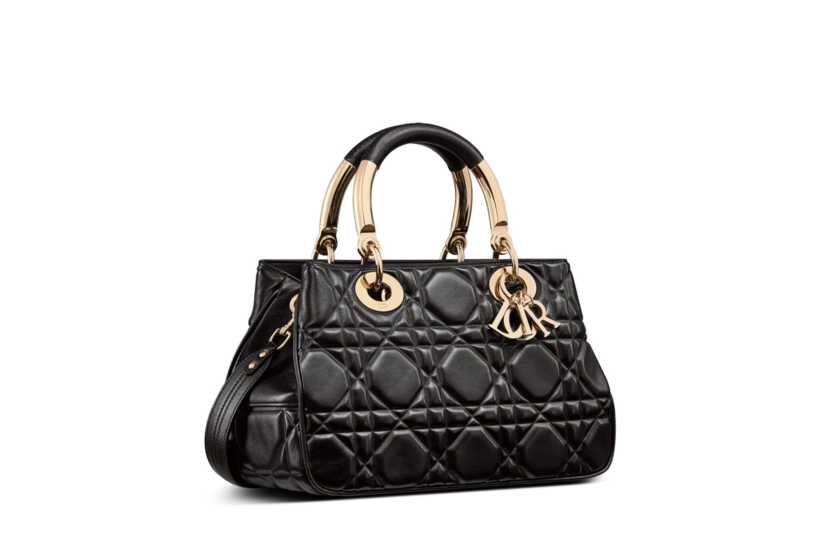 📣2023年春夏の新作「DIOR-Lady 95.22」がリリース。😍高揚感をくれるバッグ、使い勝手も抜群！心ときめく新鮮さと、時代を超えて愛される普遍性。