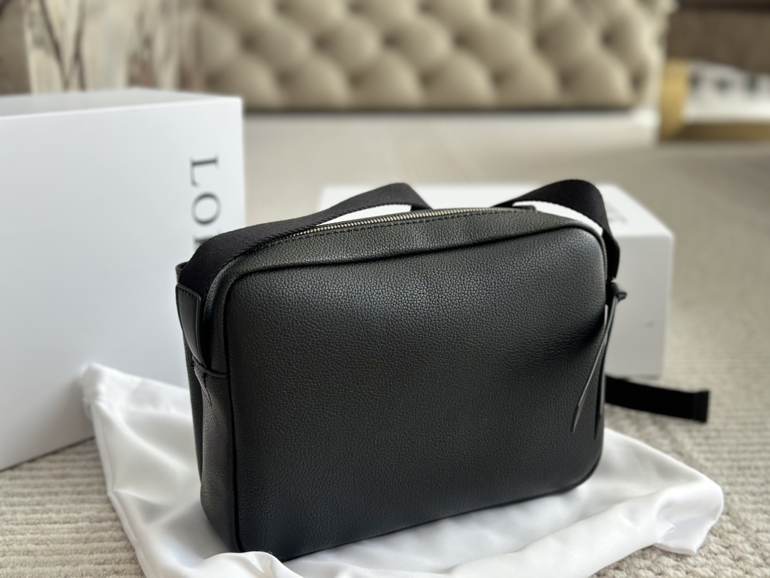 LOEWE バッグ MILITARY MESSENGE ミリタリー B553A72X22