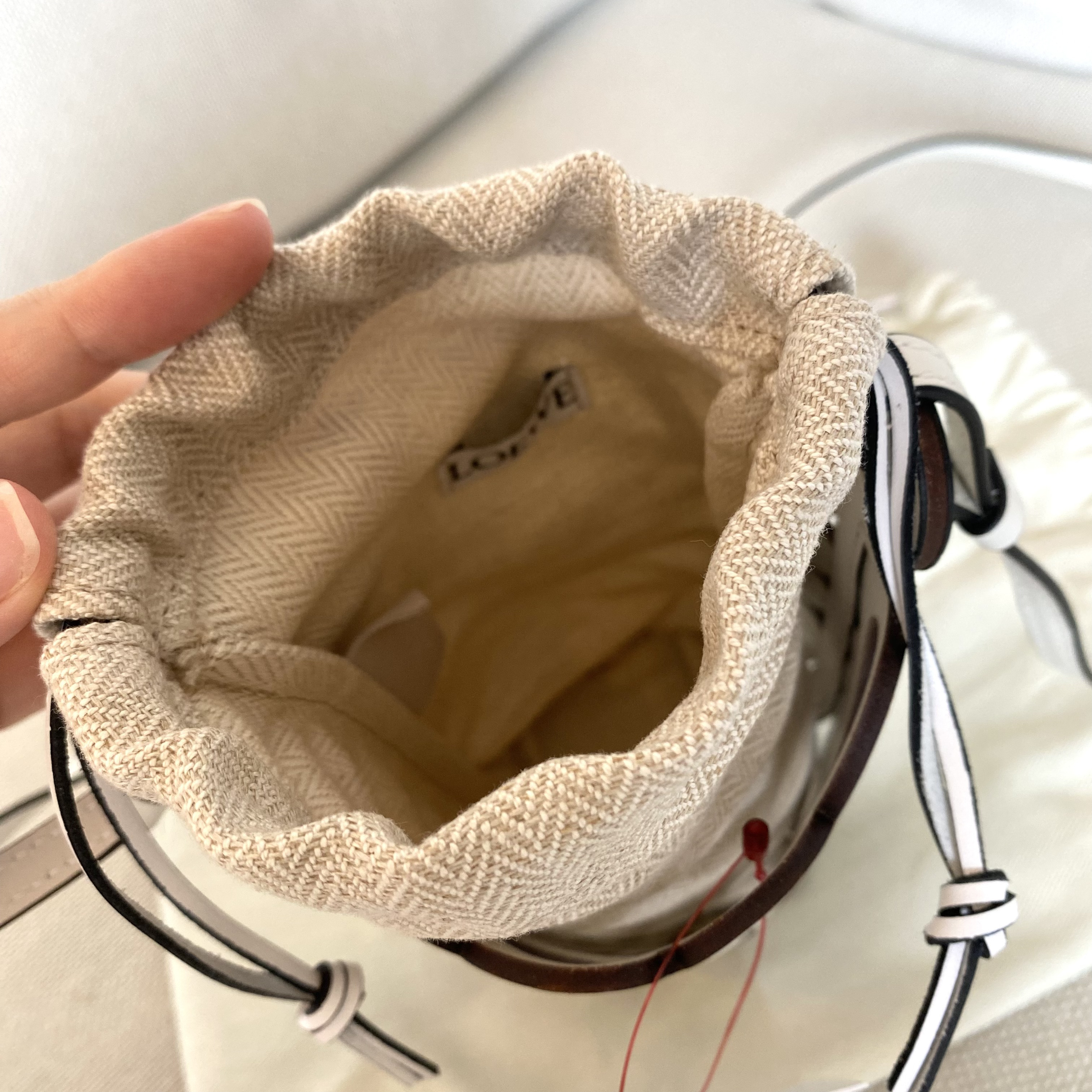 最旬♪LOEWE アナグラムカットアウト ポケット