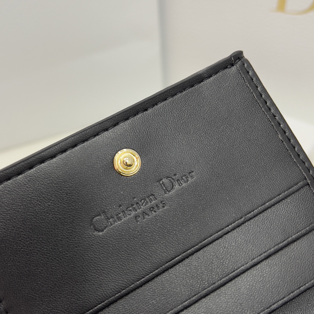 Diorコーナーの秋冬最新型出荷！【入手困難】