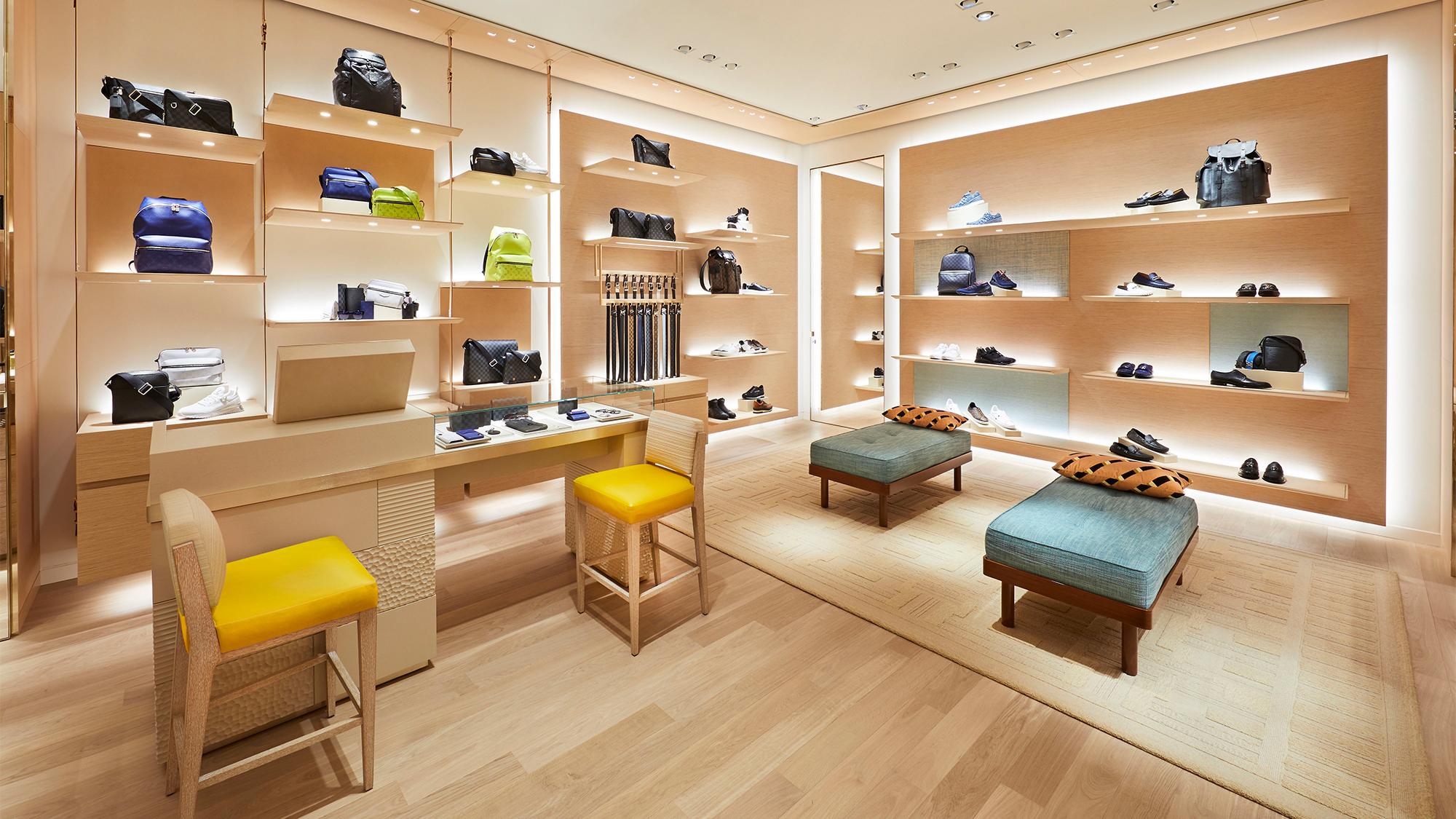 Louis Vuitton Bari Store in Bari. Italy | LOUIS VUITTON