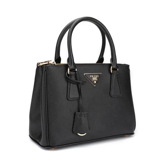 🔥STORY雑誌掲載🔥！高垣麗子さん愛用の新作バッグが登場！PRADA ガレリア スモール スクエア バッグ！！まさに「今」持ちたい！
