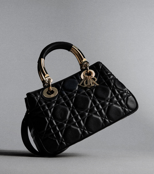 📣2023年春夏の新作「DIOR-Lady 95.22」がリリース。😍高揚感をくれるバッグ、使い勝手も抜群！心ときめく新鮮さと、時代を超えて愛される普遍性。