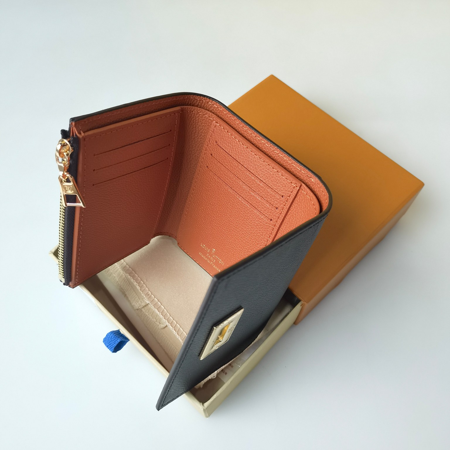 日本先行品 すぐ届 LouisVuitton ポルトフォイユ ヴィクトリーヌ
