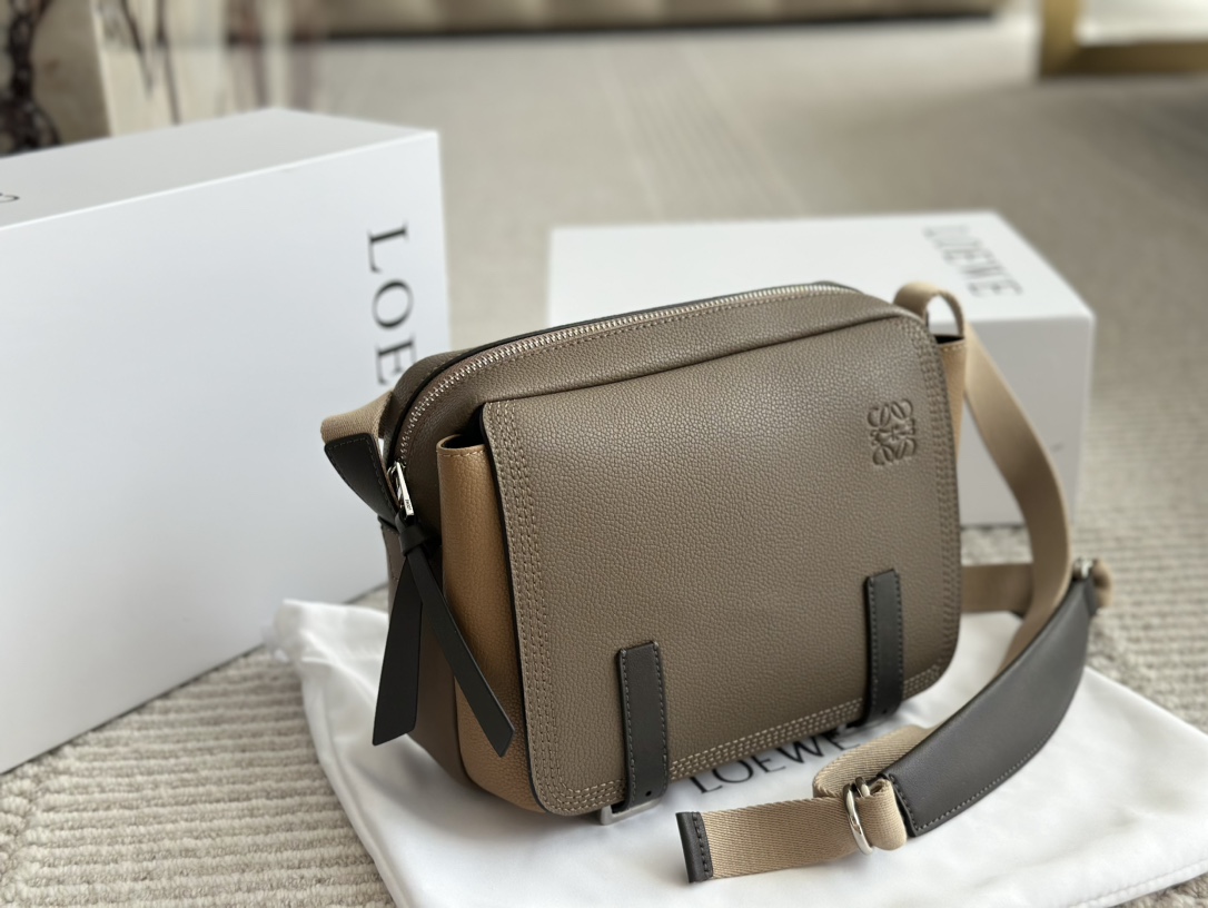 LOEWE バッグ MILITARY MESSENGE ミリタリー B553A72X22
