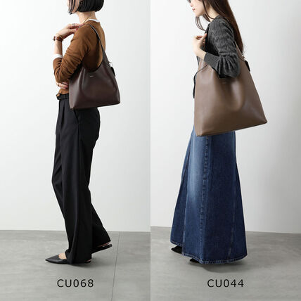 COACH ブルックリン CU068 サイズ比較 着用イメージ
