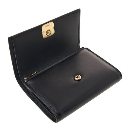 LOEWE パファー アナグラム スモール バーティカル ウォレット スナップ開閉