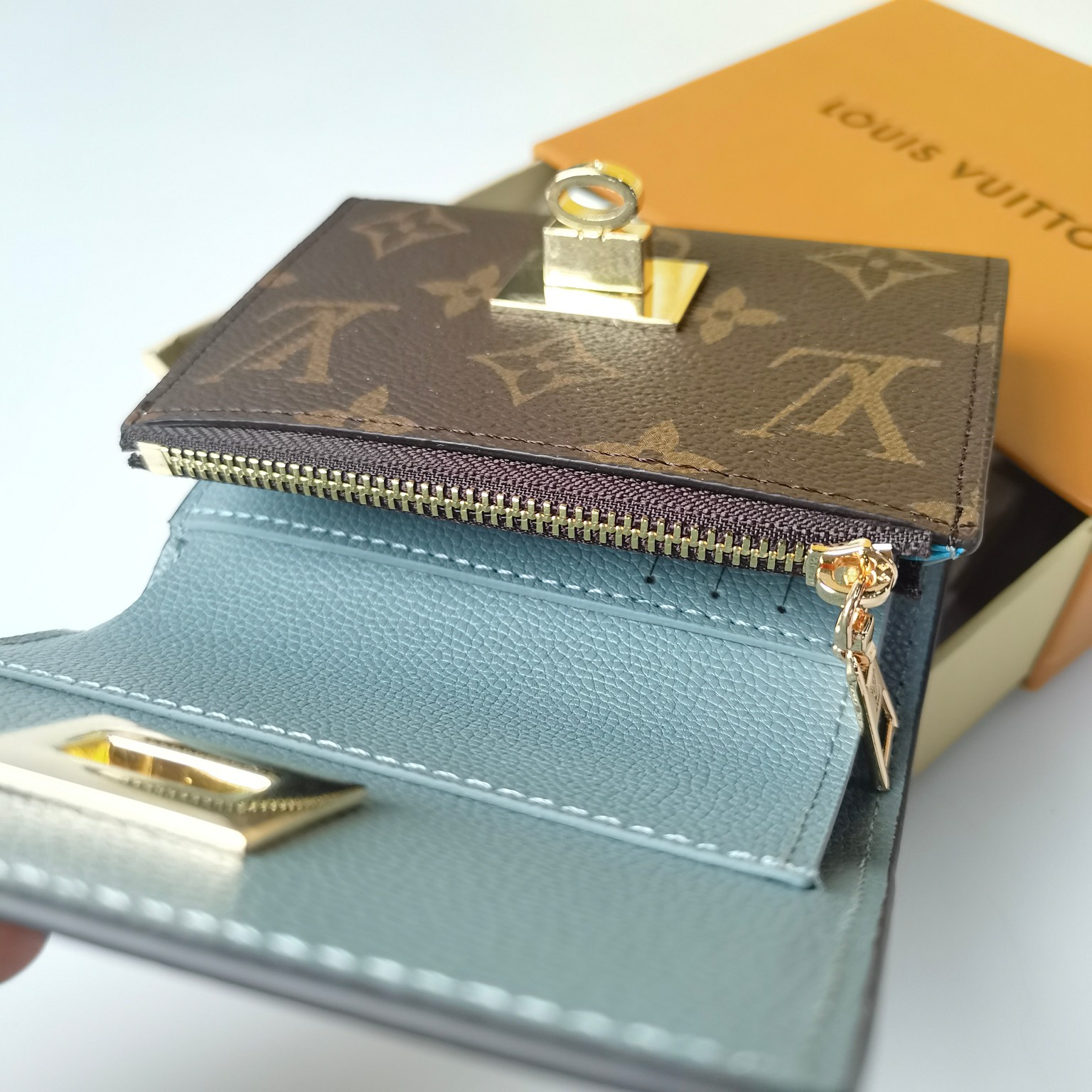 日本先行品 すぐ届 LouisVuitton ポルトフォイユ ヴィクトリーヌ