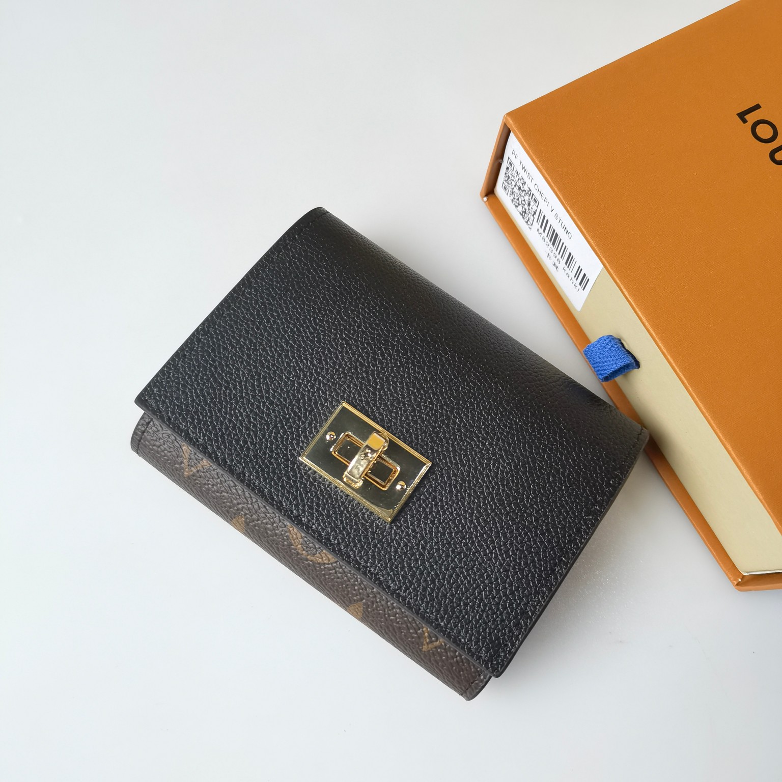 日本先行品 すぐ届 LouisVuitton ポルトフォイユ ヴィクトリーヌ