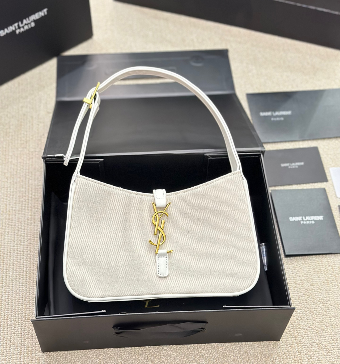 SAINT LAURENT LE 5 À 7 キャンバスとレザーのハンドバッグ