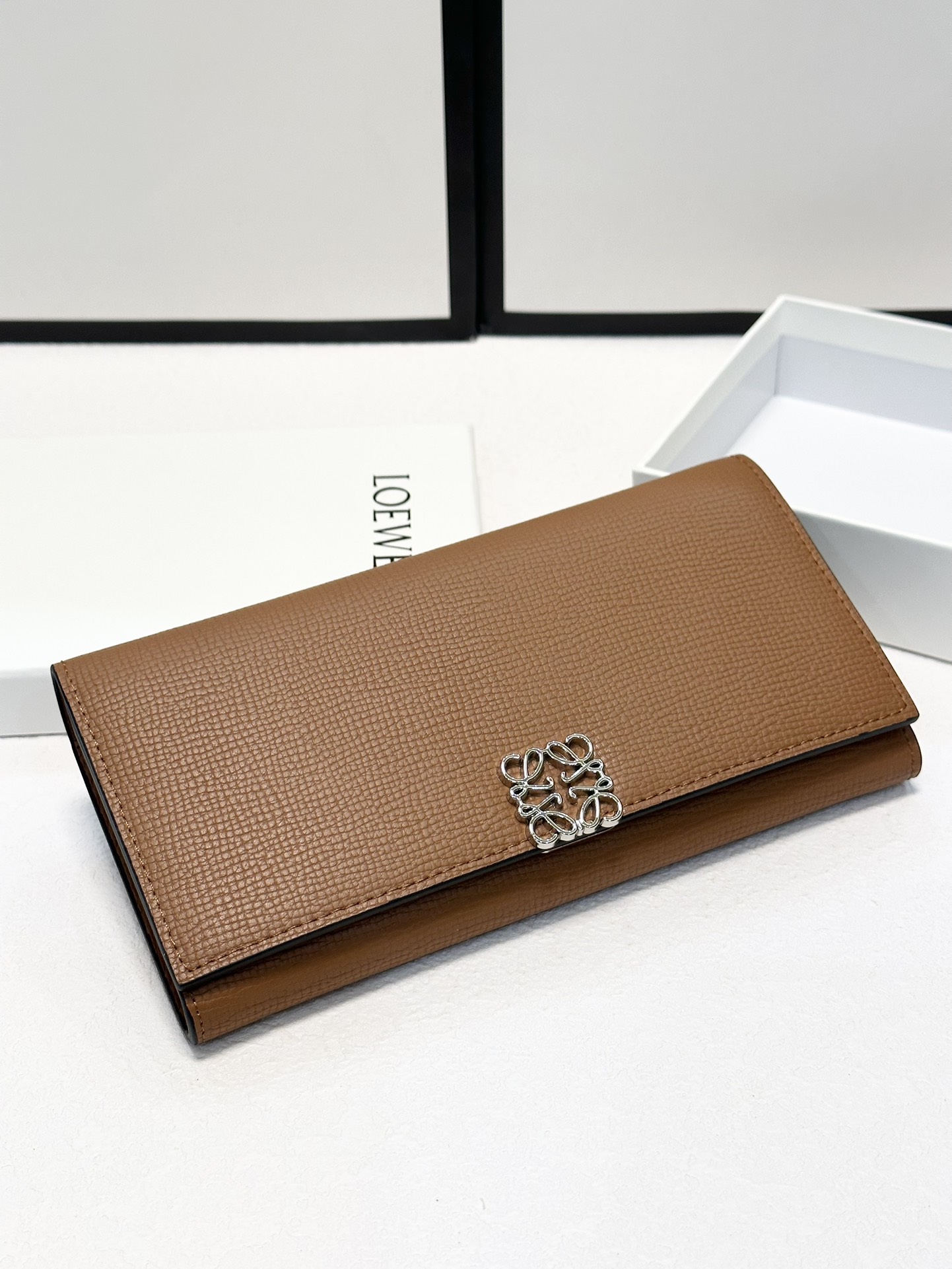 LOEWE アナグラム コンチネンタルウォレット