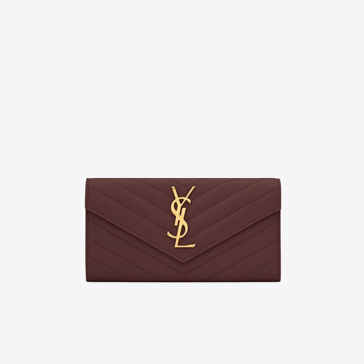 YSL大きな文字のロゴがエンボス加工革財布をきめ