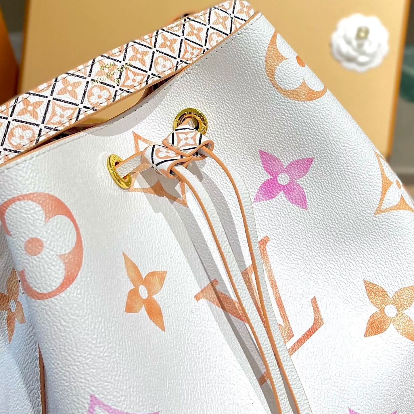 Louis Vuitton 夏限定絶品グラデーションバケットNEONOE シャンパンバケットシリーズ