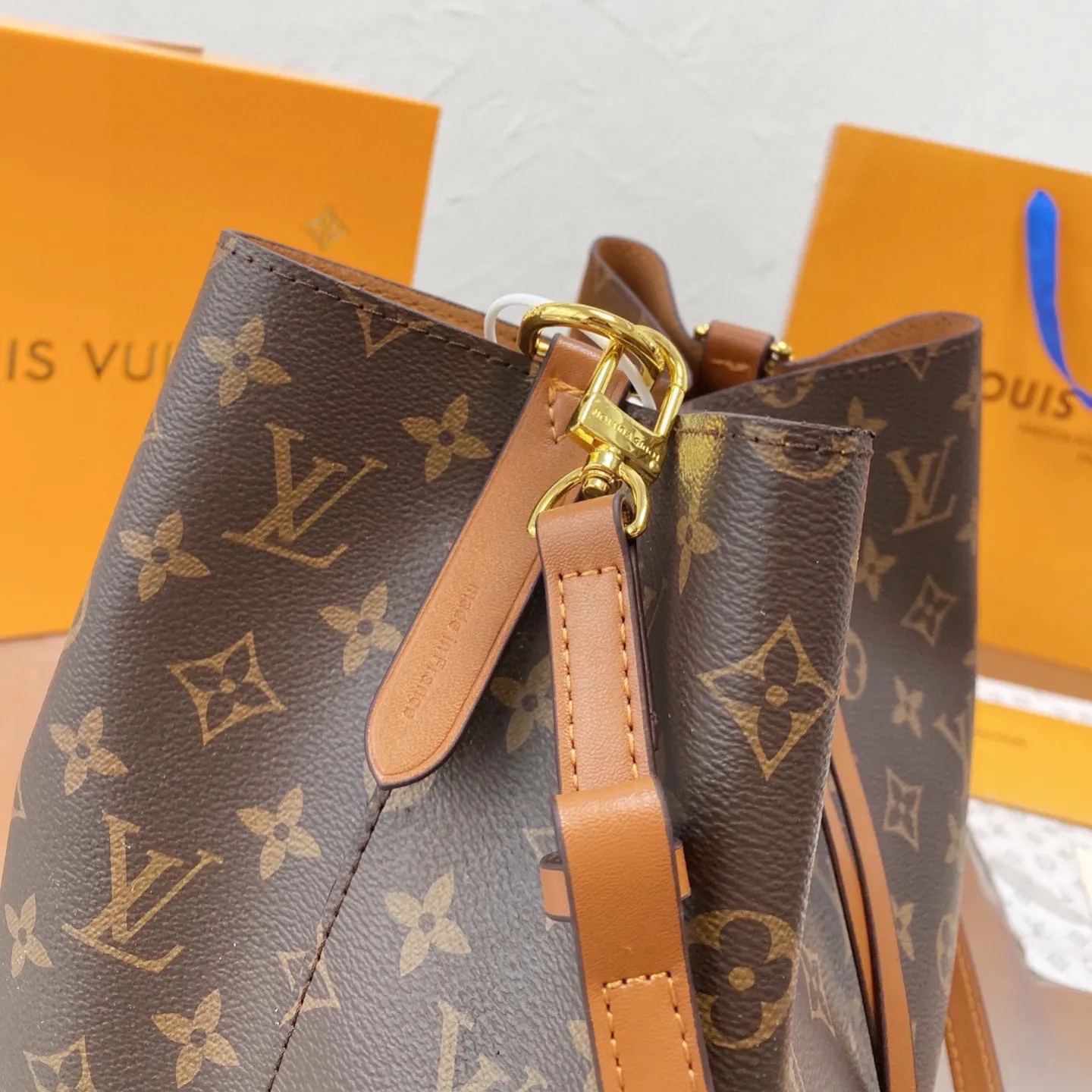人気上昇中 Louis Vuitton  新作NEONOEひも付きバケツバッグ一肩女性用バッグ 三色