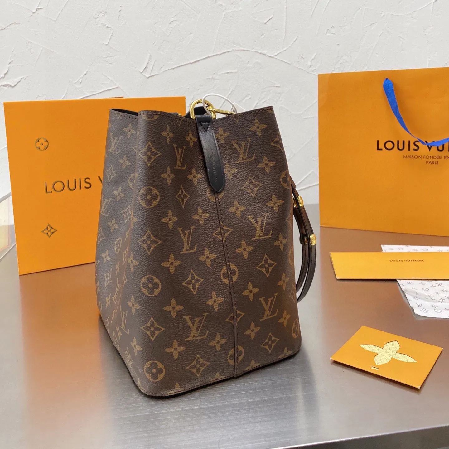 人気上昇中 Louis Vuitton  新作NEONOEひも付きバケツバッグ一肩女性用バッグ 三色