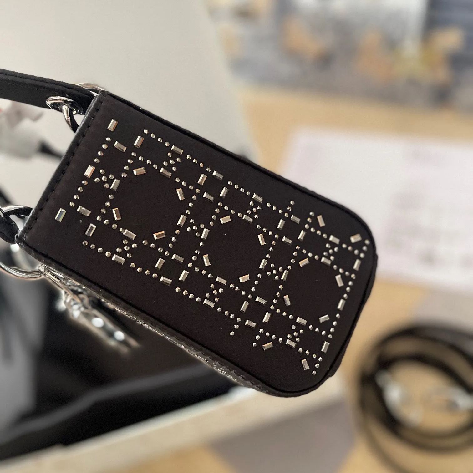 人気の新作 DIOR lady dior三格シルクダイヤモンド折りギフトボックス🎁スカーフをプレゼントします