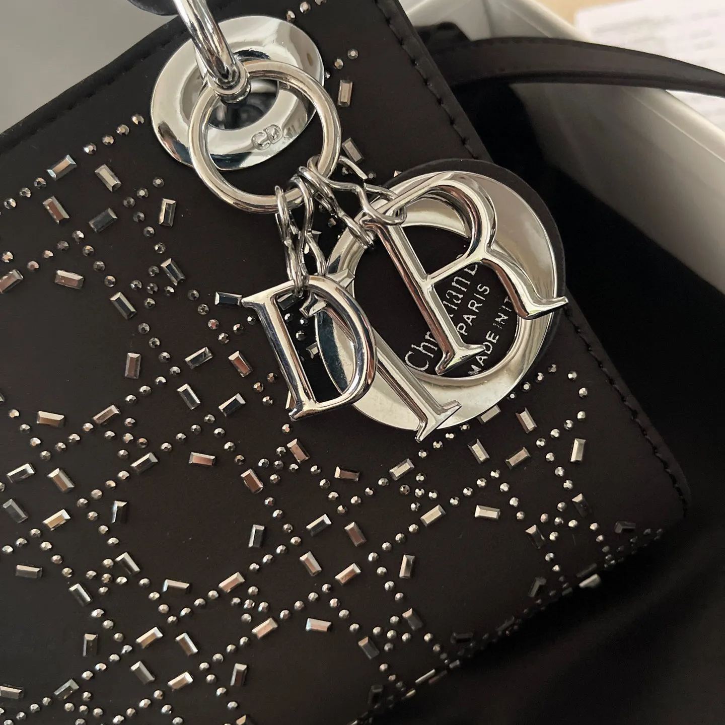 人気の新作 DIOR lady dior三格シルクダイヤモンド折りギフトボックス🎁スカーフをプレゼントします
