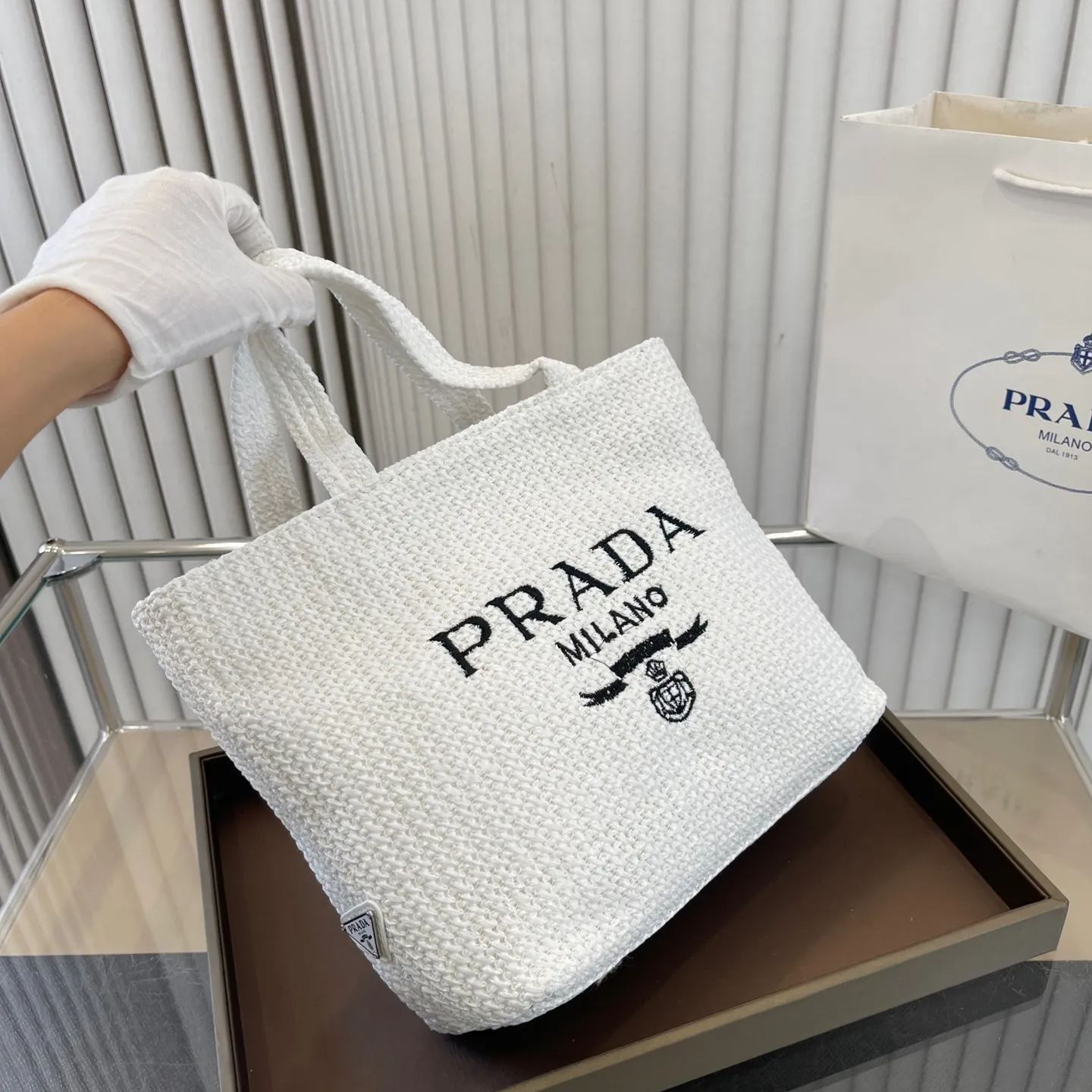 PRADA☆送料込み☆23年新作編みバッグ☆大人気