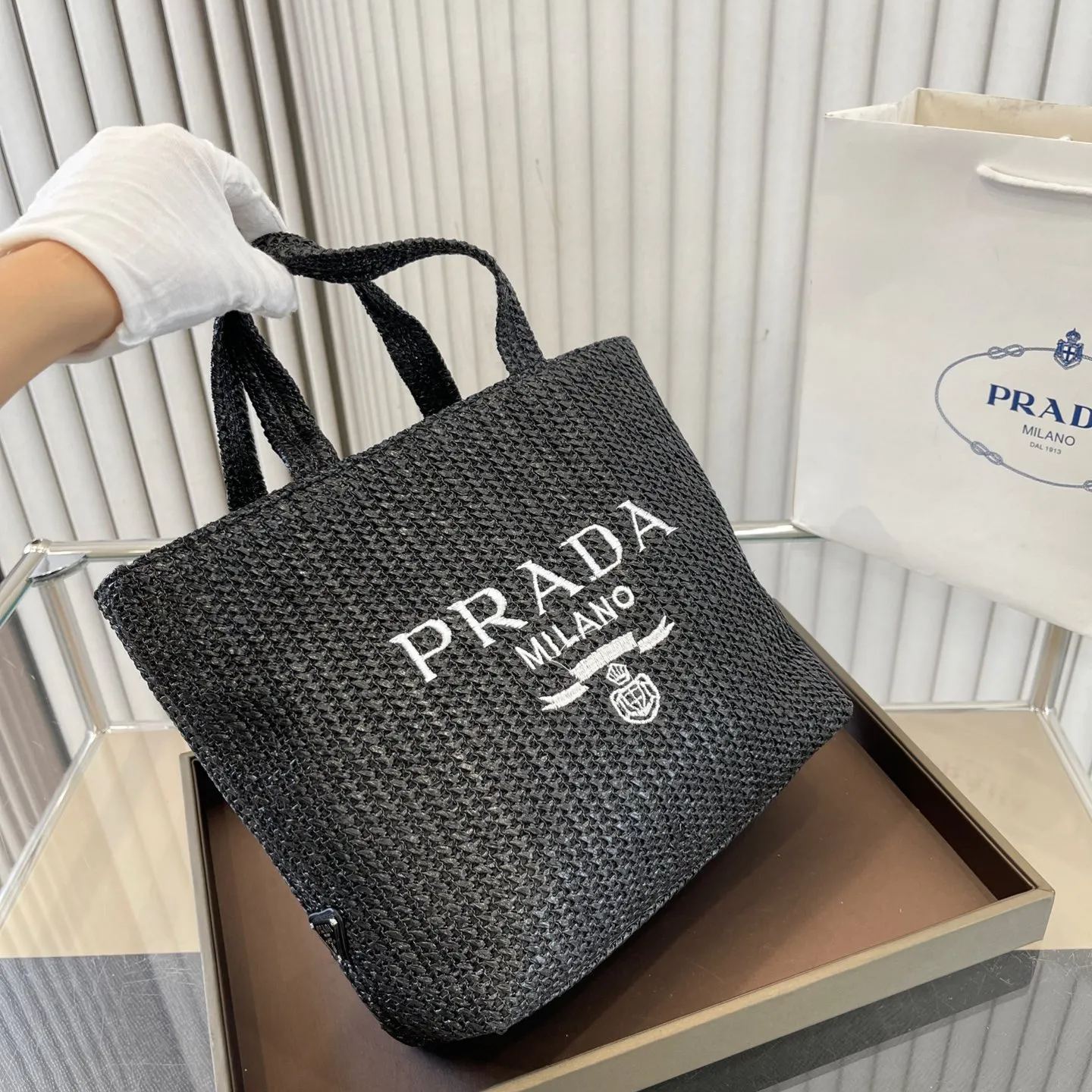 PRADA☆送料込み☆23年新作編みバッグ☆大人気